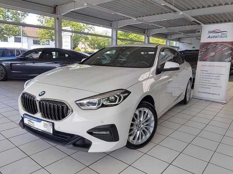 Weiß Gebraucht 2022 BMW 218 Sport Line Limousine | 21.990 € (Guter Preis) - Bild 1/4