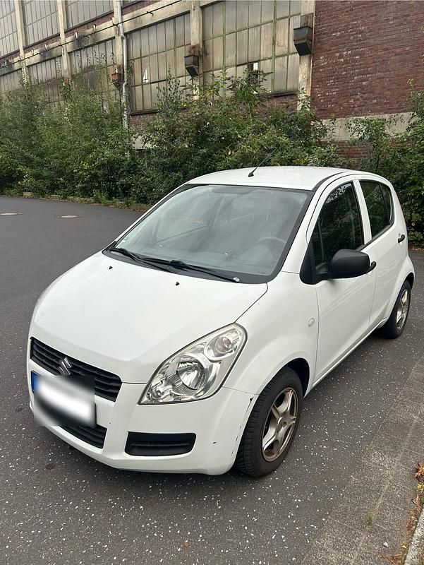 Gebraucht Suzuki Splash 65 PS (47 kW) 2011 Weiß Kleinwagen