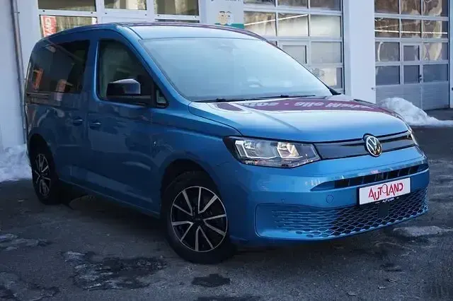 Używany VW Caddy 75 KM (55 kW) 2021 Niebieski Minivan