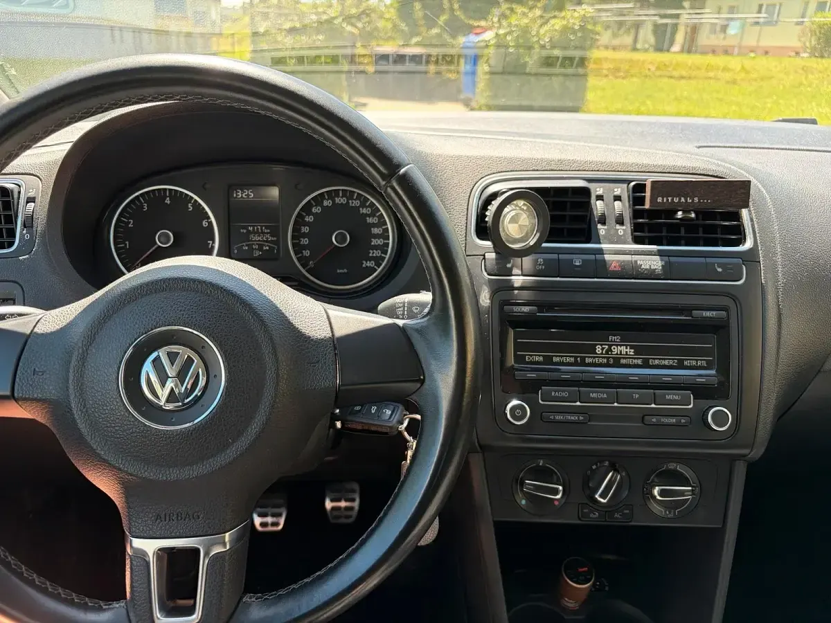 Gebraucht VW Polo 60 PS (44 kW) 2011 Weiß Kleinwagen