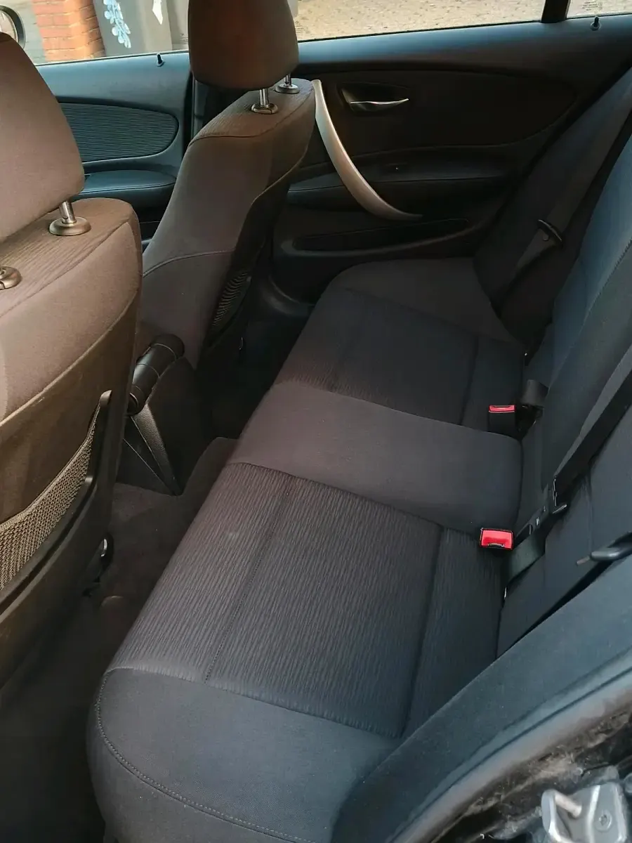 Second-hand BMW 116 122 CP (89 kW) 2010 Negru Hatchback