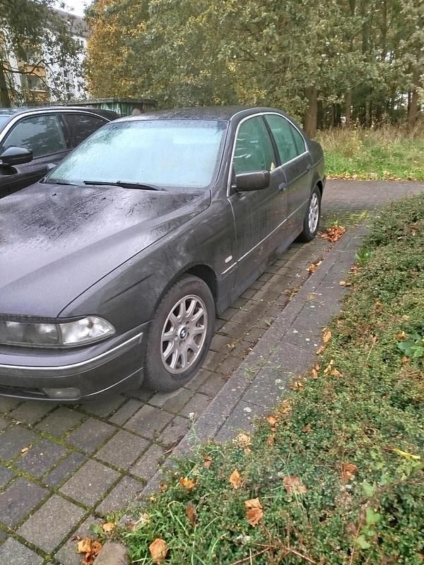 Gebraucht BMW 523 170 PS (125 kW) 2000 Schwarz Limousine
