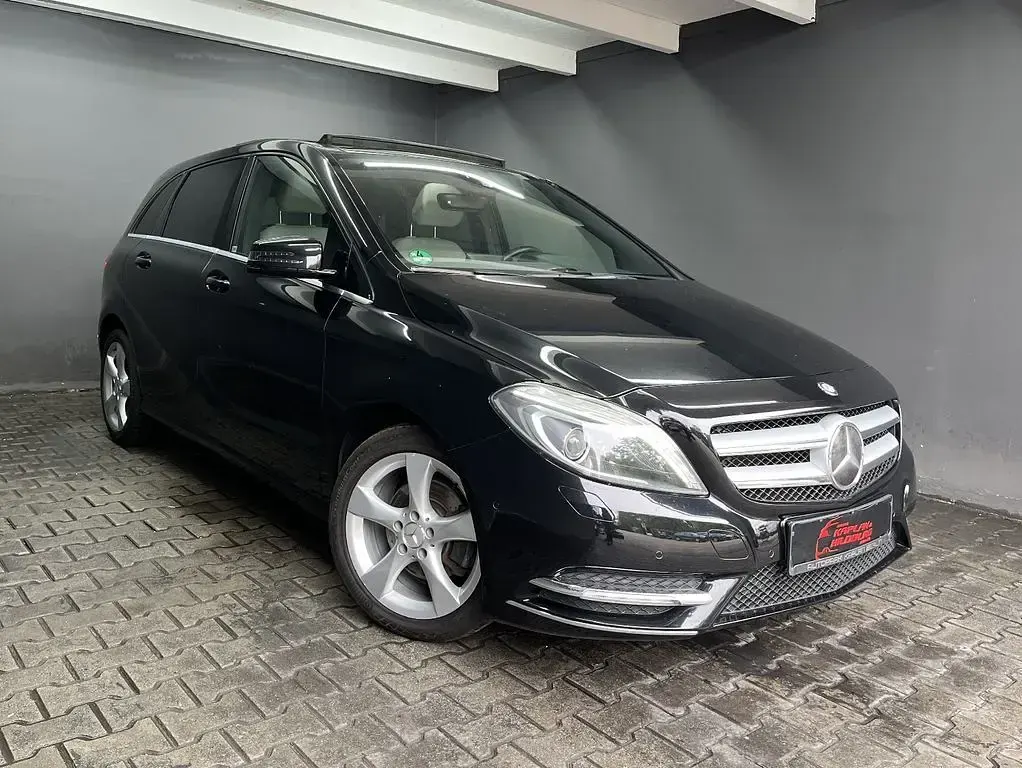 Gebraucht Mercedes B200 156 PS (114 kW) 2012 Schwarz Kleinwagen