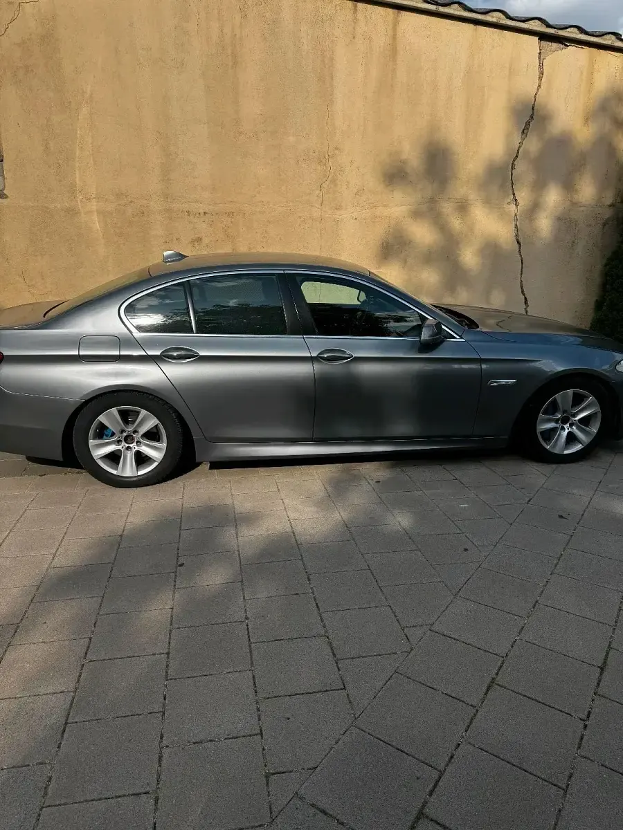 Gebraucht BMW 528 258 PS (189 kW) 2010 Grau Limousine