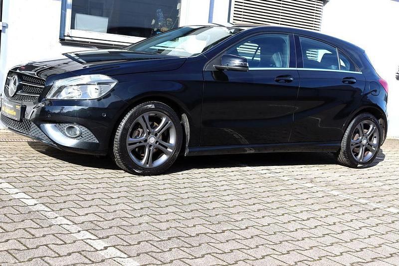 Gebraucht Mercedes A200 Style 156 PS (114 kW) 2015 Schwarz Limousine