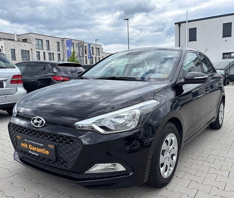 Schwarz Gebraucht 2016 Hyundai i20 Passion Limousine | 8.250 € (Fairer Preis) - Bild 1/4
