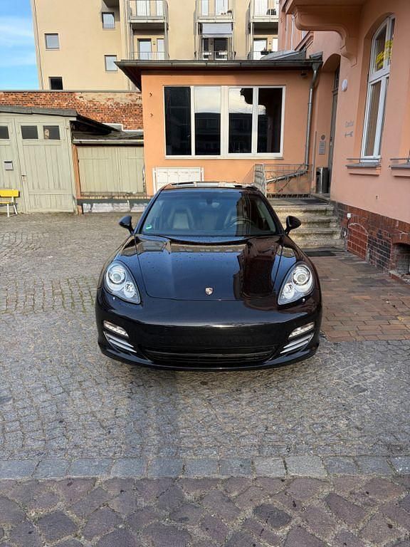 Gebraucht Porsche Panamera 299 PS (219 kW) 2011 Schwarz Kleinwagen