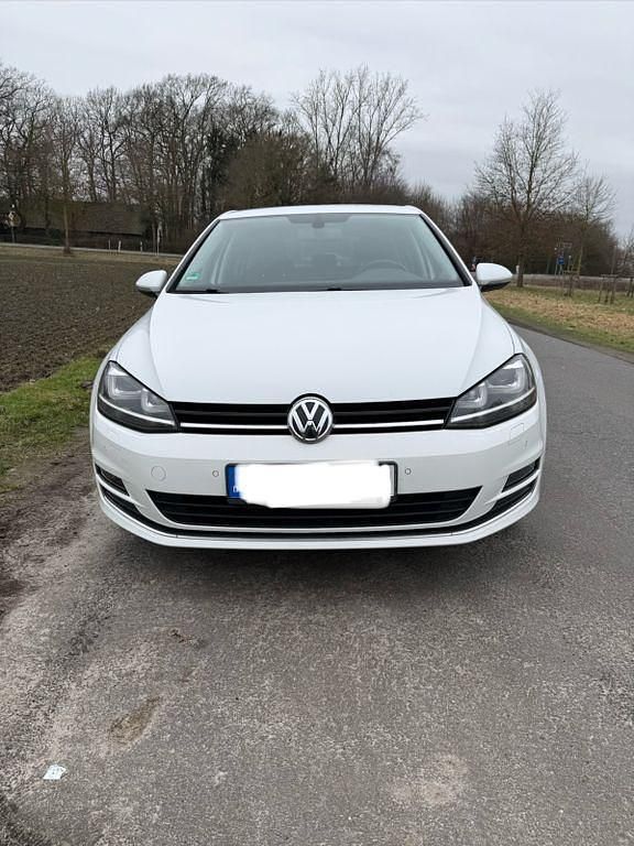 Gebraucht VW Golf VII LOUNGE 86 PS (63 kW) 2015 Weiß Limousine