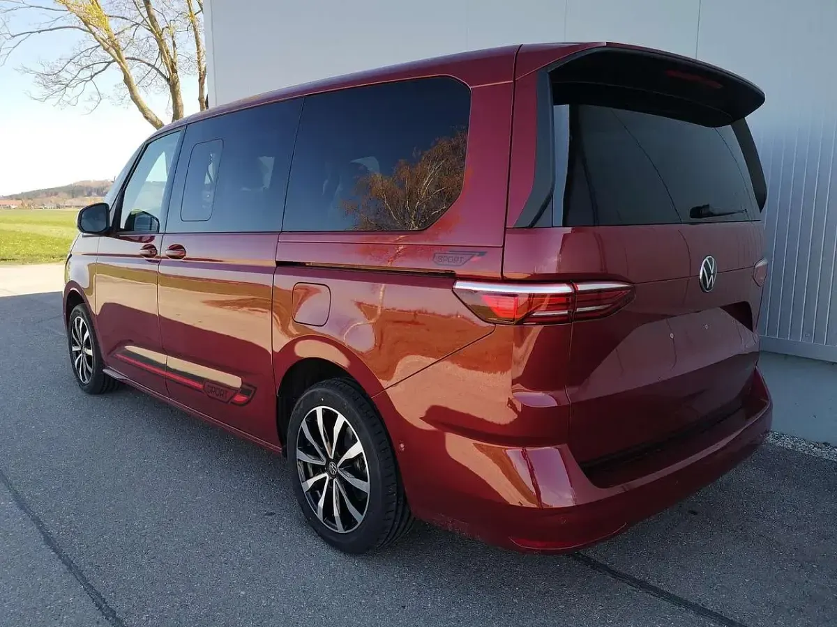 Neu VW Multivan Comfortline 150 PS (110 kW) 2026 Fortanarot metallic Van / Kleinbus