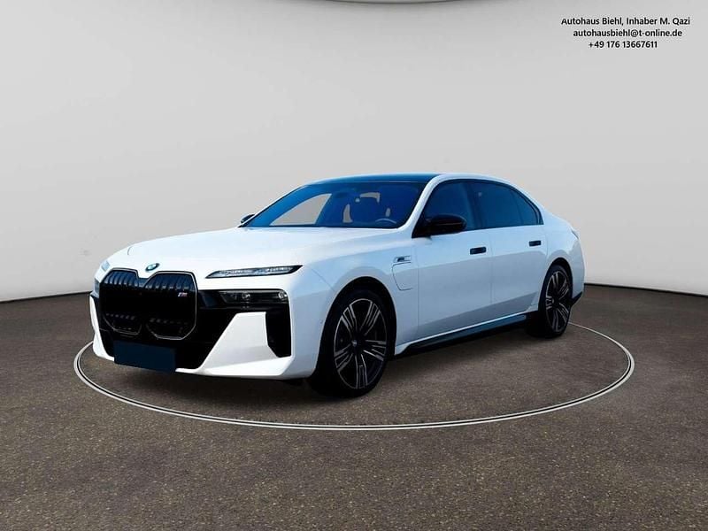 Mineralweiss Gebraucht 2024 BMW M760e Limousine | 119.350 € (Guter Preis) - Bild 1/4