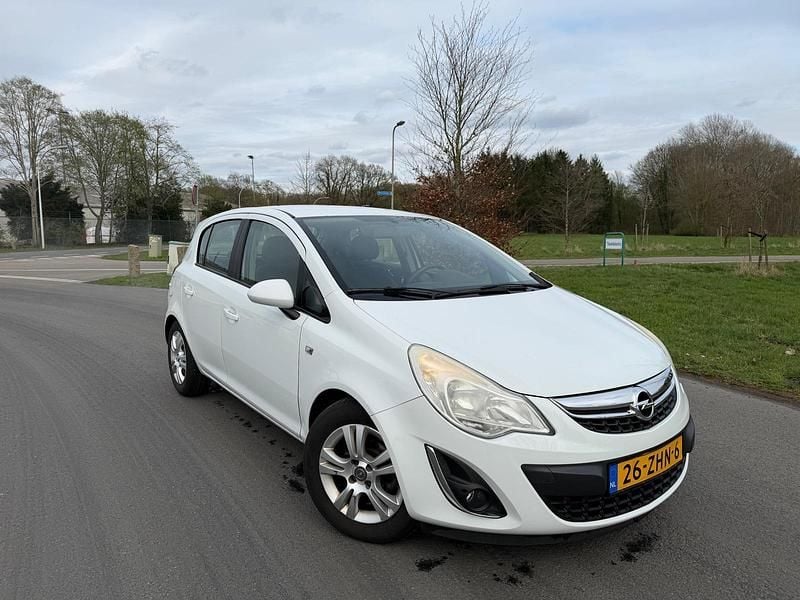 Gebraucht Opel Corsa 95 PS (69 kW) 2012 Weiß Kleinwagen
