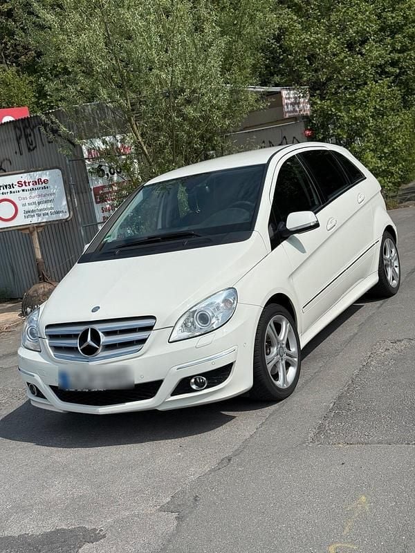 Weiß Gebraucht 2008 Mercedes B200 Avantgarde Van / Kleinbus | 6.500 € (Teuer) - Bild 1/4