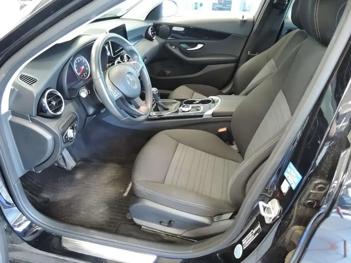 Gebraucht Mercedes C180 156 PS (114 kW) 2015 Schwarz uni Limousine