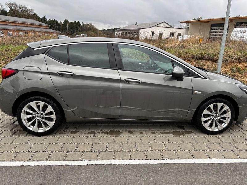 Gebraucht Opel Astra Dynamic 150 PS (110 kW) 2017 Grau Limousine