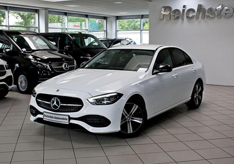 Polarweiss Gebraucht 2023 Mercedes C200 Night Limousine | 35.480 € (Fairer Preis) - Bild 1/4