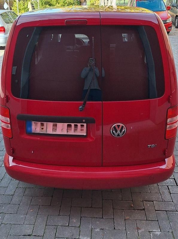 Gebraucht VW Caddy Trendline 102 PS (75 kW) 2014 Rot Van / Kleinbus