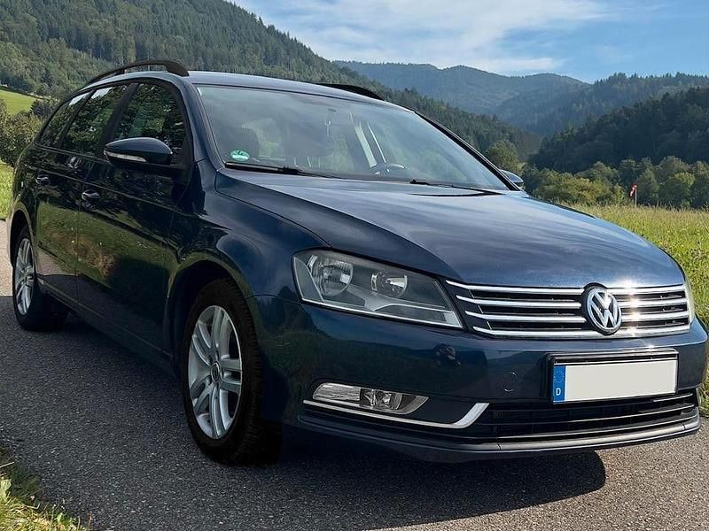 Blau Gebraucht 2011 VW Passat Trendline Limousine | 5.500 € (Guter Preis) - Bild 1/4