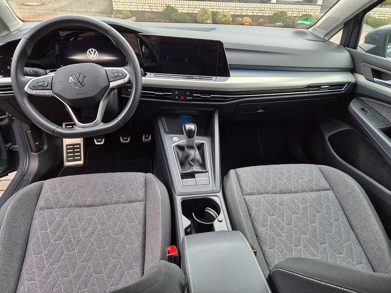 Gebraucht VW Golf VIII Move 150 PS (110 kW) 2023 Grau Limousine