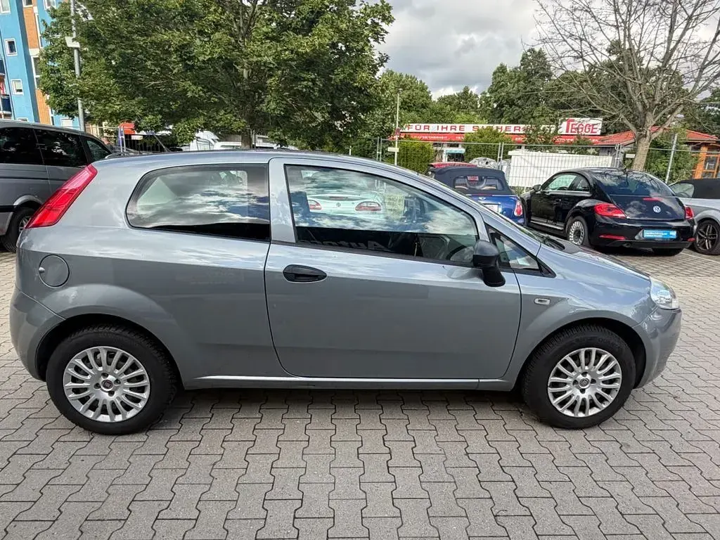 Gebraucht Fiat Grande Punto Basis 69 PS (50 kW) 2012 Grau Kleinwagen