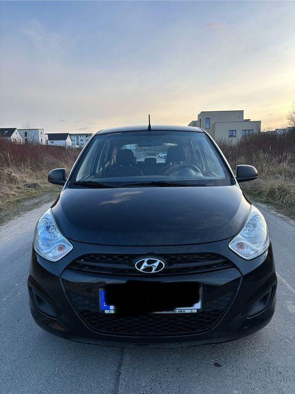 Gebraucht Hyundai i10 Edition 69 PS (50 kW) 2012 Schwarz Kleinwagen