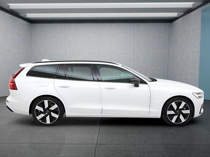 Gebraucht Volvo V60 455 PS (334 kW) 2025 Weiß Kombi