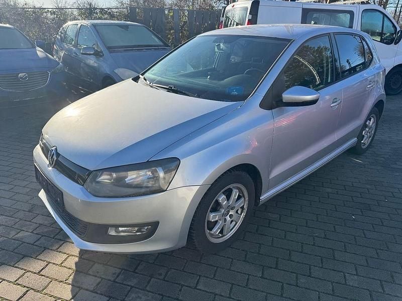 Silber Gebraucht 2011 VW Polo Trendline Limousine | 2.700 € (Teuer) - Bild 1/4