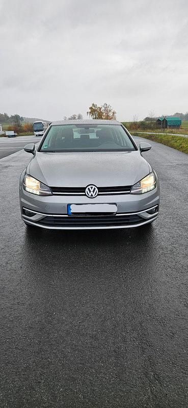 Grau Gebraucht 2018 VW Golf VII Kombi | 10.800 € (Guter Preis) - Bild 1/4