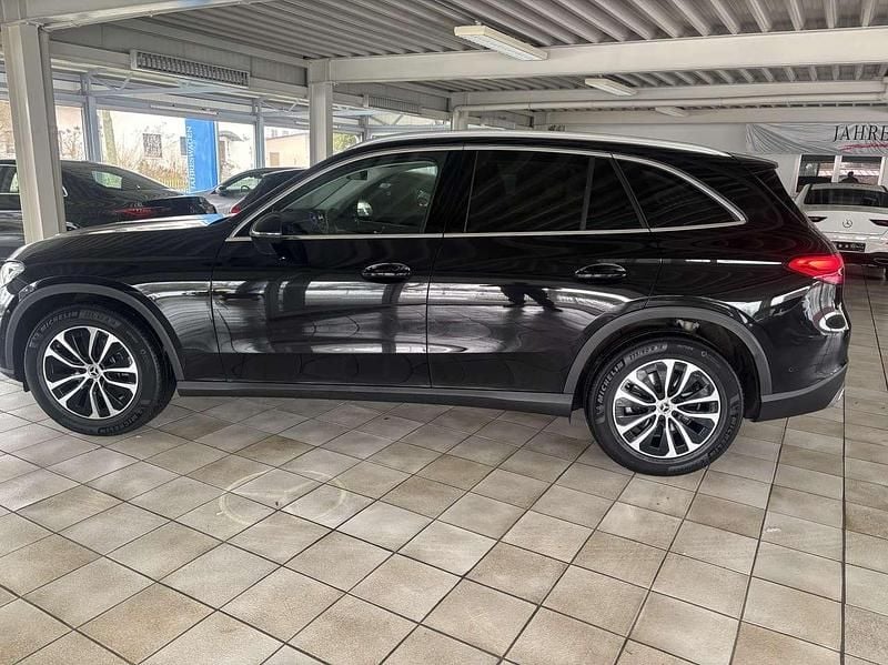 Gebraucht Mercedes GLC220 Night 197 PS (144 kW) 2024 Obsidianschwarz  metalliclack SUV