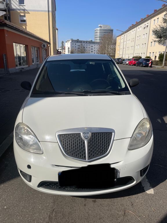 Weiß Gebraucht 2009 Lancia Ypsilon Kleinwagen | 1.999 € (Fairer Preis) - Bild 1/4