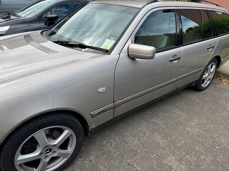 Andere farben Gebraucht 1997 Mercedes E200 Kombi | 1.999 € (Superpreis) - Bild 1/4
