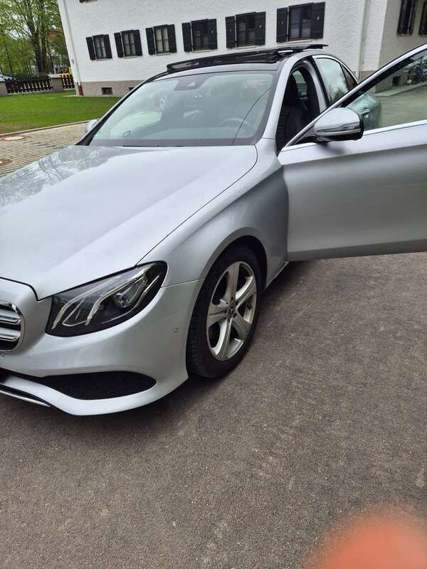 Grau Gebraucht 2019 Mercedes E300 Edition Limousine | 34.900 € (Fairer Preis) - Bild 1/4