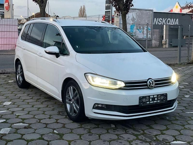 Weiß Gebraucht 2018 VW Touran Highline Van / Kleinbus | 14.990 € (Superpreis) - Bild 1/4