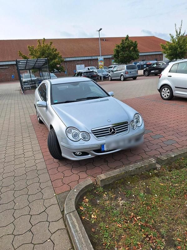 Silber Gebraucht 2007 Mercedes C200 Coupé | 3.400 € (Guter Preis) - Bild 1/4