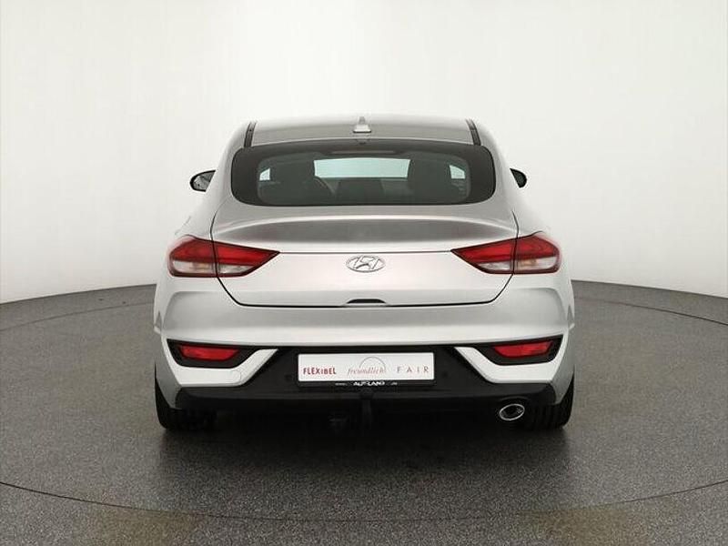 Gebraucht Hyundai i30 140 PS (102 kW) 2019 Grau Limousine