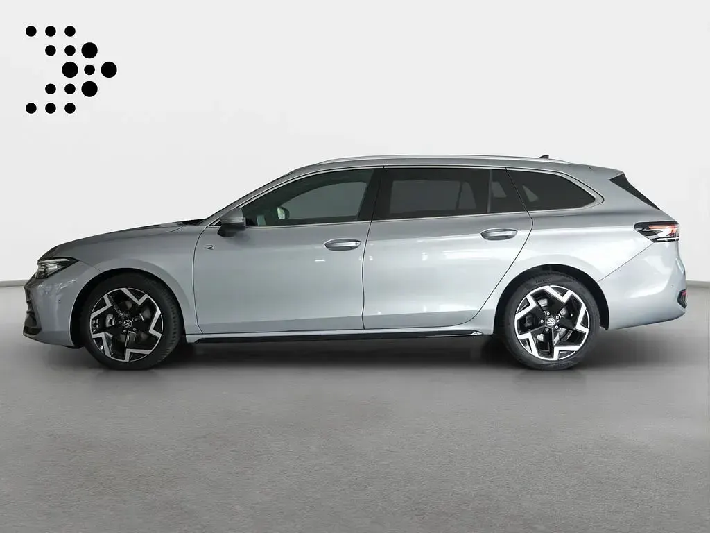 Gebraucht VW Passat R-line 150 PS (110 kW) 2024 Silber Kombi