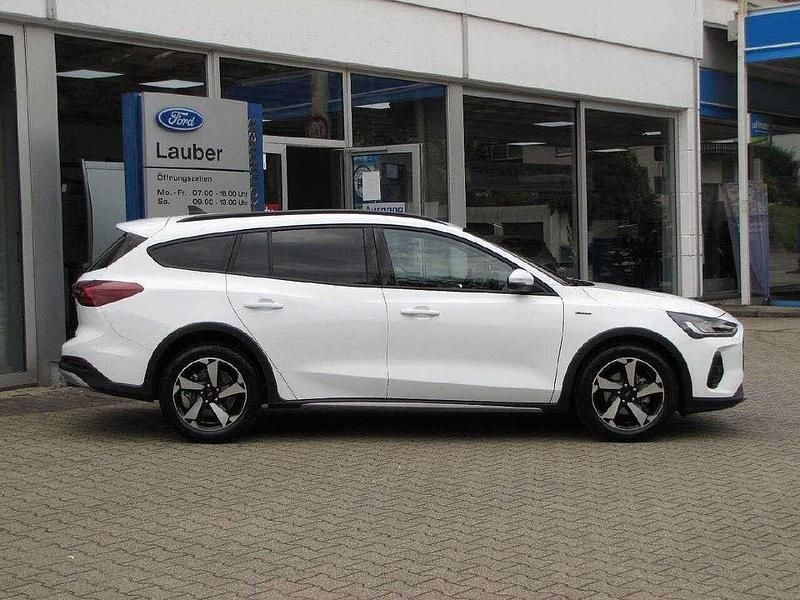 Gebraucht Ford Focus Active 125 PS (91 kW) 2022 Frostweiß Kombi
