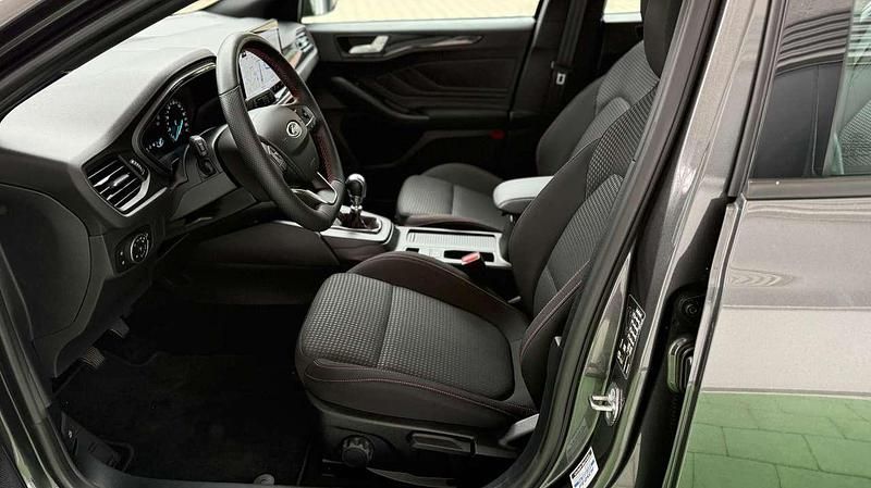 Gebraucht Ford Focus ST-Line 125 PS (91 kW) 2023 Grau Kombi