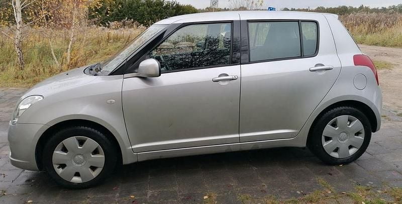 Gebraucht Suzuki Swift Club 92 PS (67 kW) 2007 Silber Kleinwagen