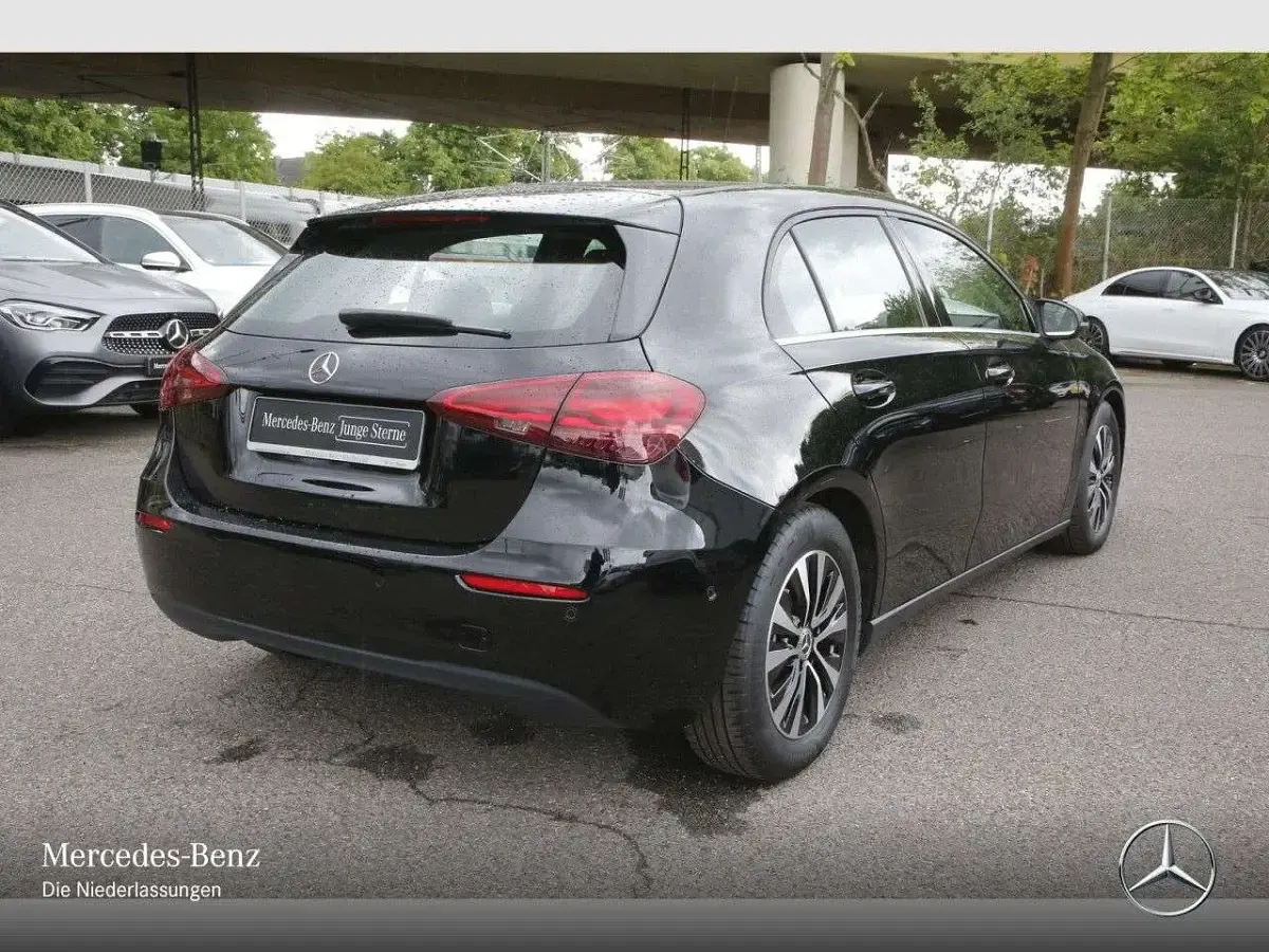 Gebraucht Mercedes A200 Advanced 150 PS (110 kW) 2024 Schwarz Limousine