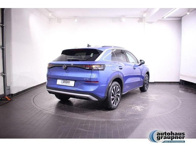Gebraucht VW T-Roc Life 116 PS (85 kW) 2026 Blau / celestial blue SUV