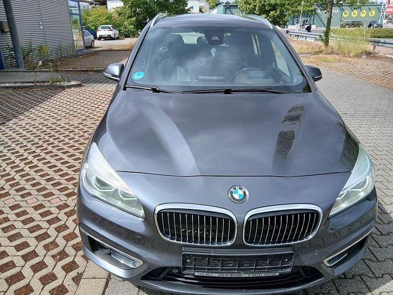 Grau Gebraucht 2017 BMW 218 Gran Tourer Luxury Line Van / Kleinbus | 9.800 € (Fairer Preis) - Bild 1/4