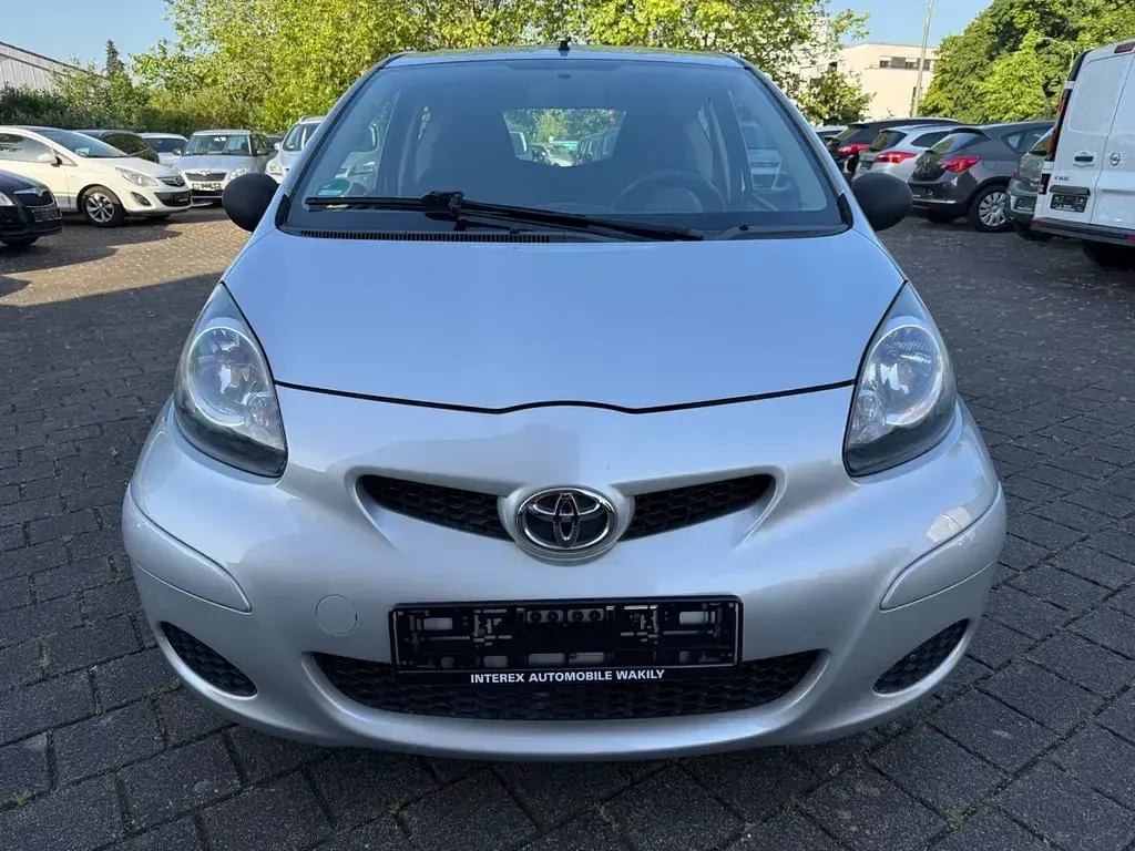 Gebraucht Toyota Aygo Club 68 PS (50 kW) 2009 Silber Kleinwagen