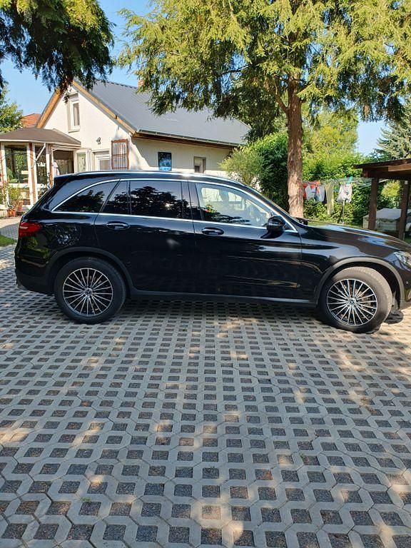 Second-hand Mercedes GLC250 204 CP (150 kW) 2017 Negru SUV