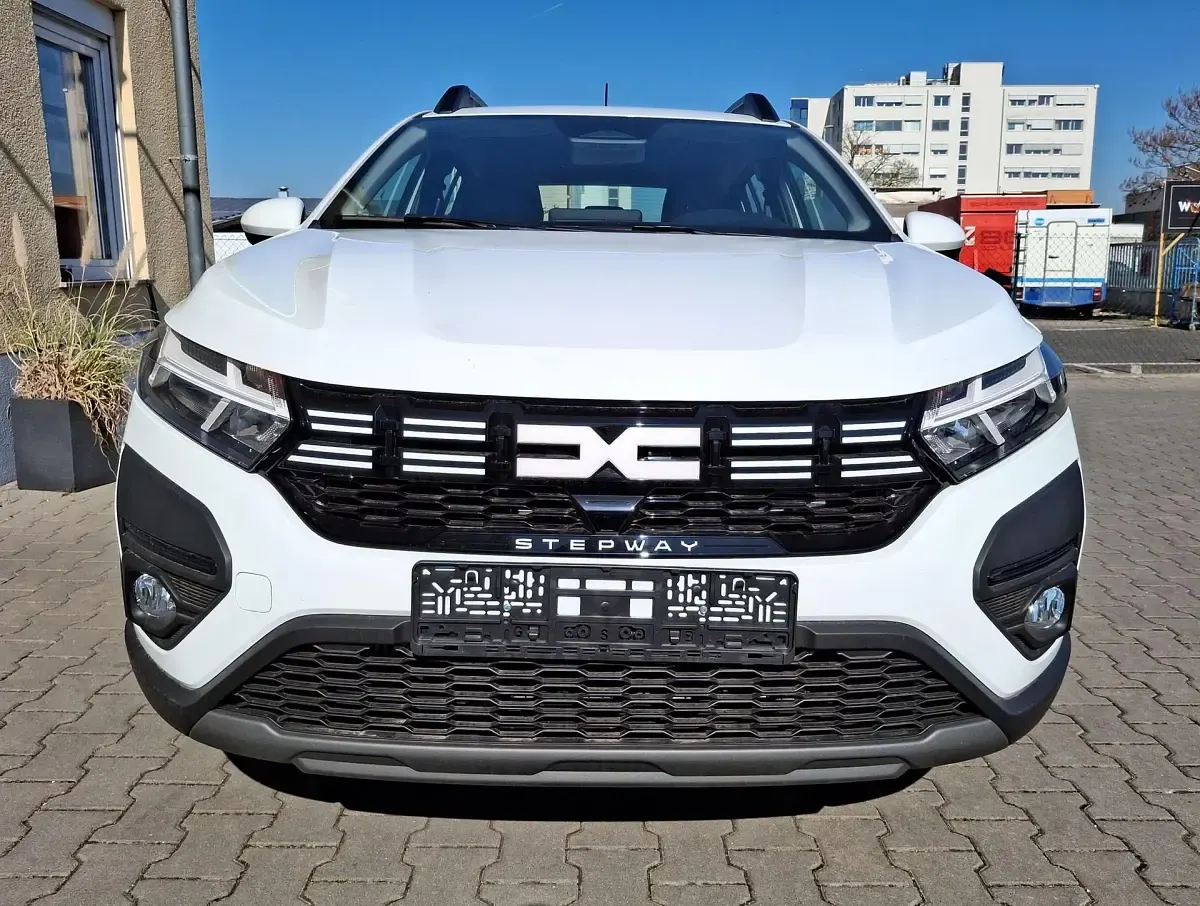 Neu Dacia Sandero Essentiel 110 PS (80 kW) 2026 SUV
