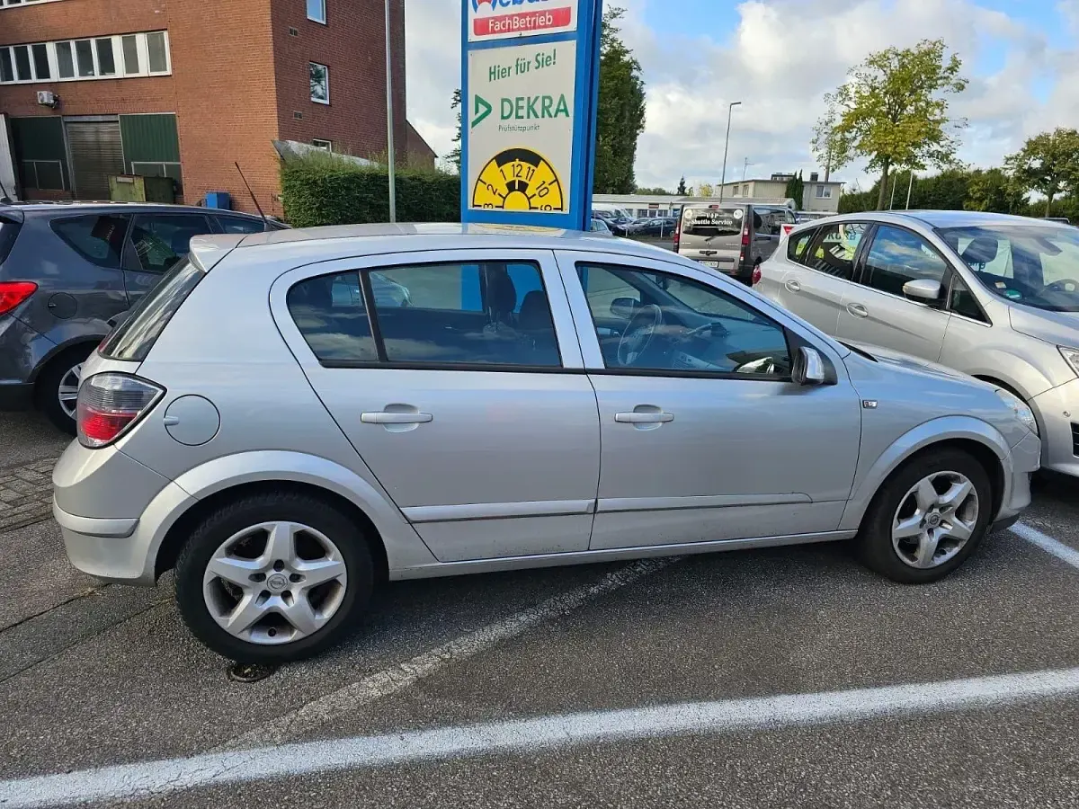 Gebraucht Opel Astra Edition 140 PS (102 kW) 2007 Silber Limousine