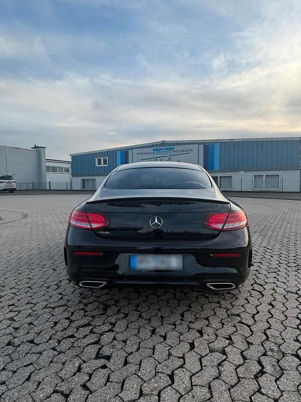 Gebraucht Mercedes C300 245 PS (180 kW) 2019 Schwarz Coupé