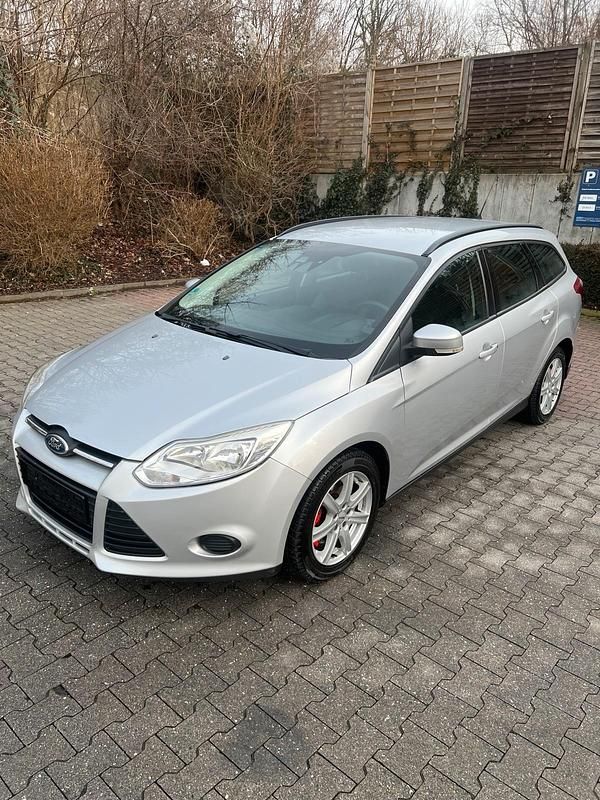 Gebraucht Ford Focus 116 PS (85 kW) 2011 Silber Kombi
