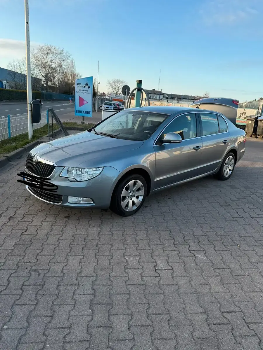 Gebraucht Skoda Superb 160 PS (117 kW) 2009 Silber Limousine
