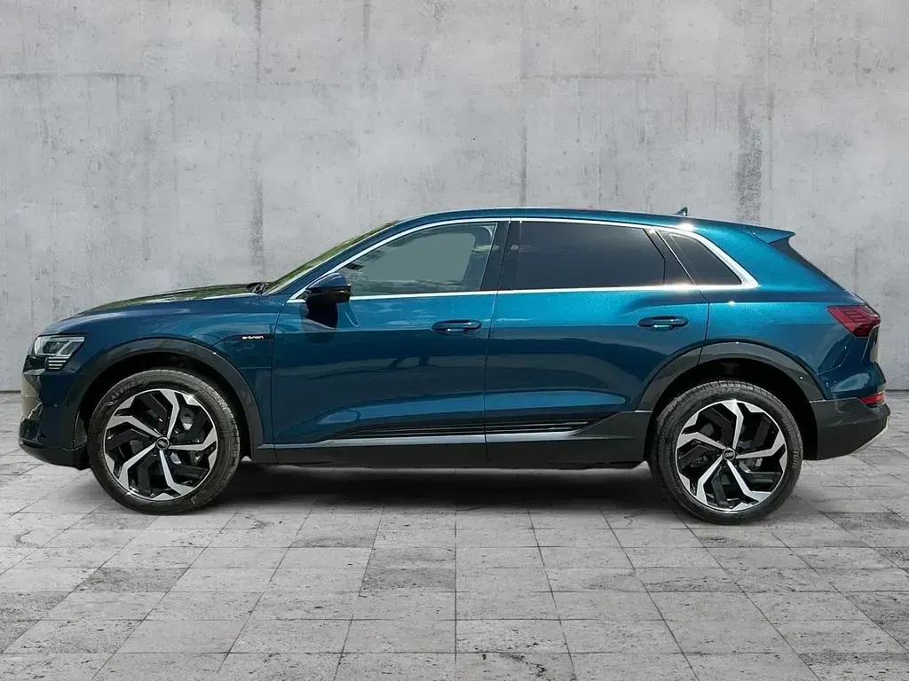 Gebraucht Audi e-tron Advanced Plus 300 kW (408 PS) 2022 Blau SUV