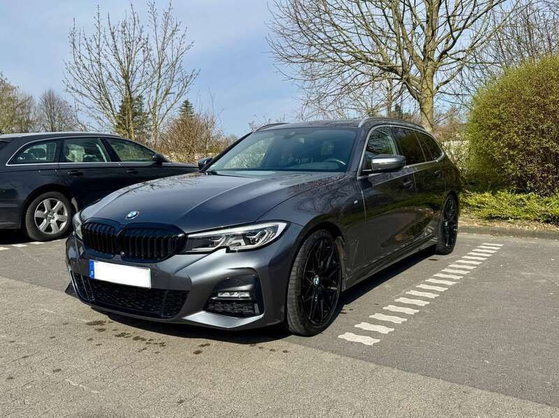 Grau Gebraucht 2020 BMW 320 M Sport Kombi | 26.999 € (Guter Preis) - Bild 1/4